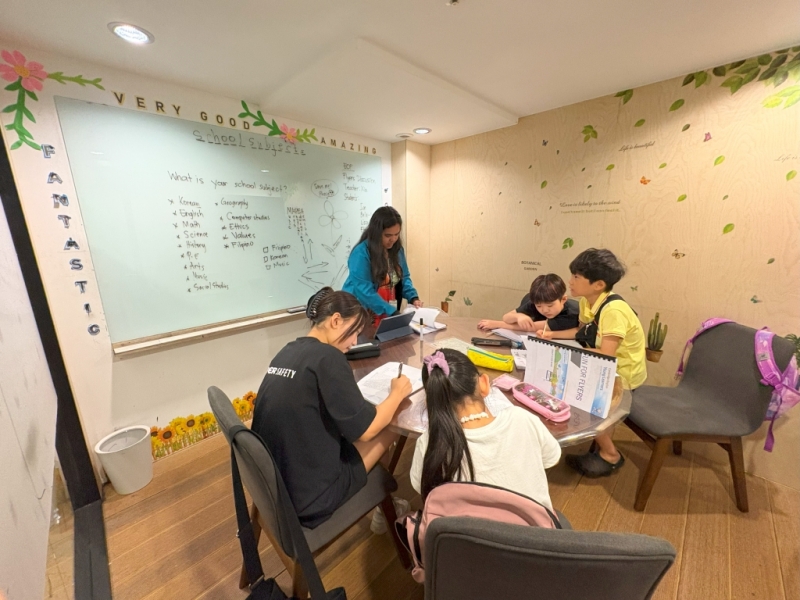 フィリピン留学 Cebu21 - SMEAG ENCANTO-class rooms&information boad-6